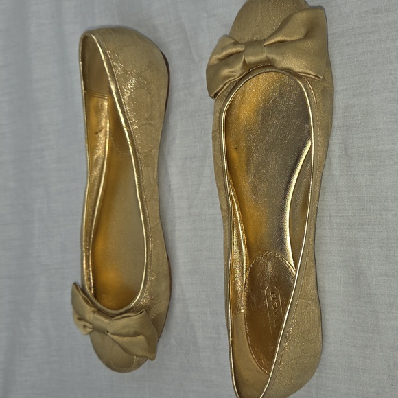 COACH Gold Flats With Bow Size 7.5 7 1/2 - Picture 3 of 15